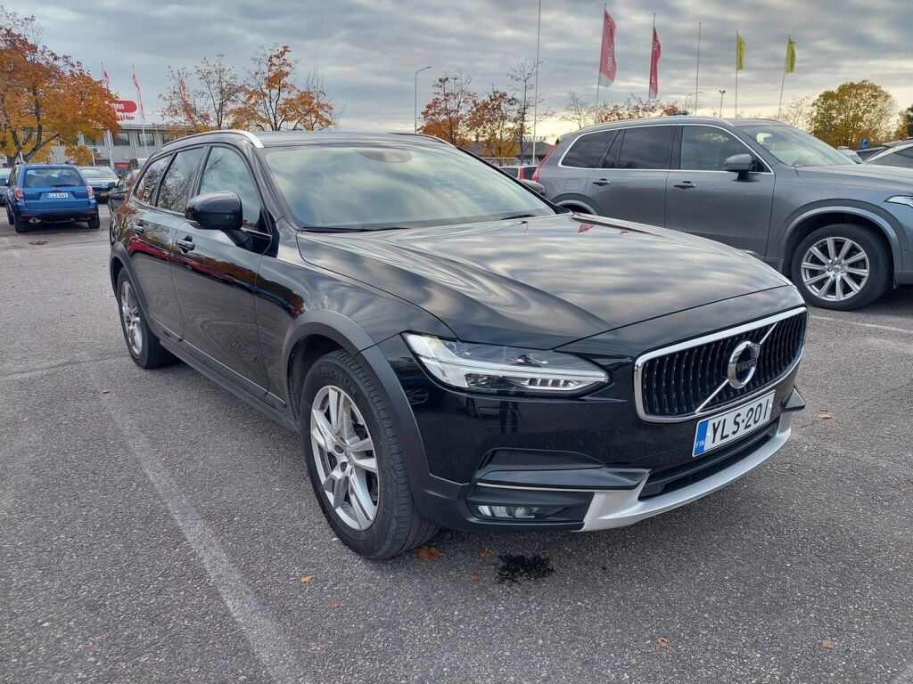 Volvo V90 Cross Country 2017 Musta