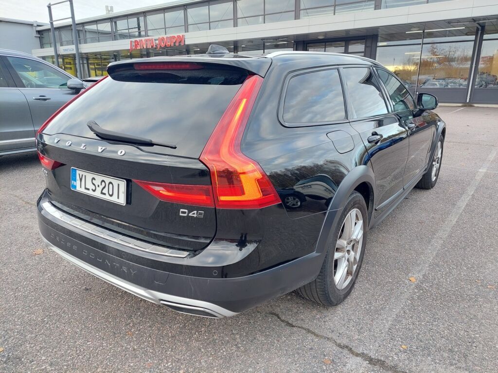 Volvo V90 Cross Country 2017 Musta