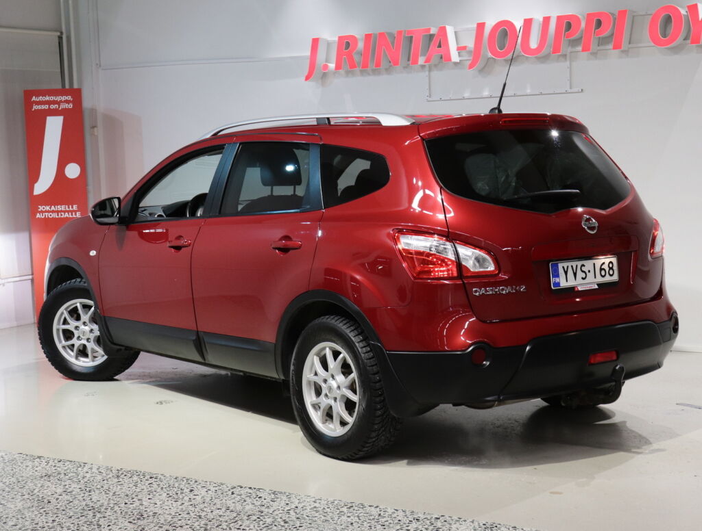 Nissan Qashqai+2 2010 Punainen