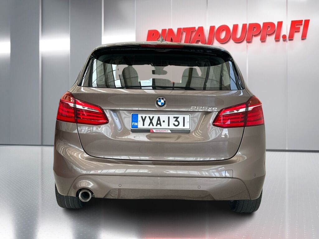 BMW 225 2020 Ruskea (beige)