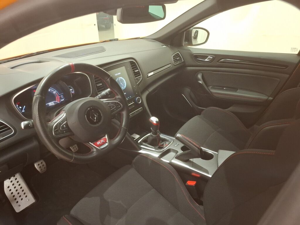 Renault Megane 2019 Oranssi