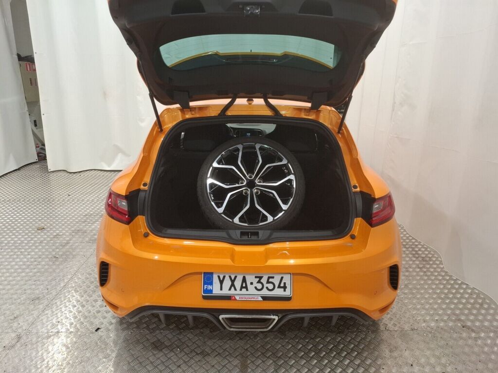 Renault Megane 2019 Oranssi