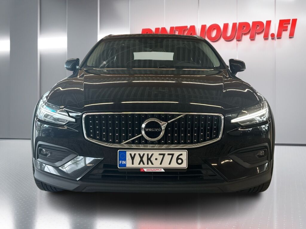 Volvo V60 Cross Country 2021 Musta