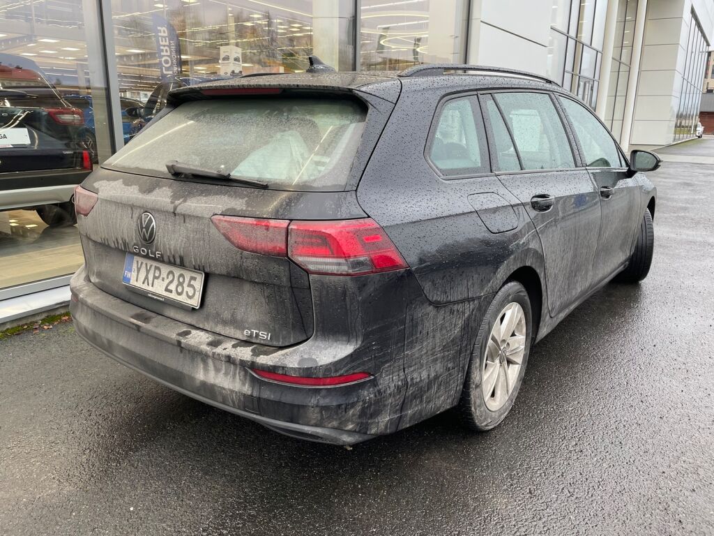 Volkswagen Golf 2021 Musta