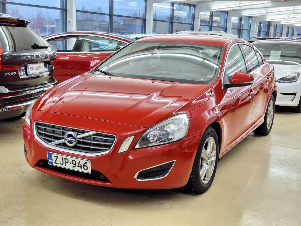 Volvo S60 2012 Punainen