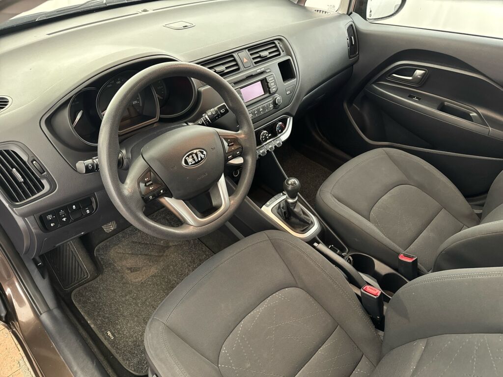 Kia Rio 2013 Ruskea (beige)