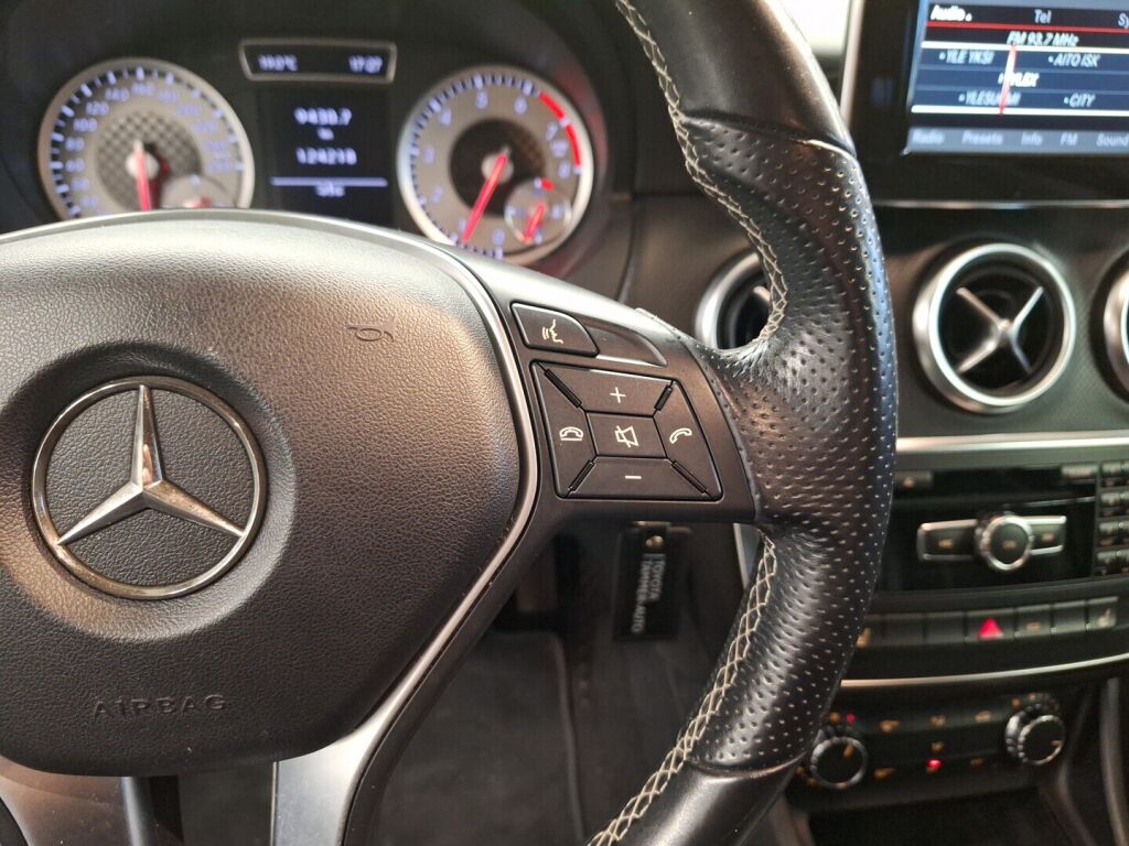 Mercedes-Benz A 2013 Musta