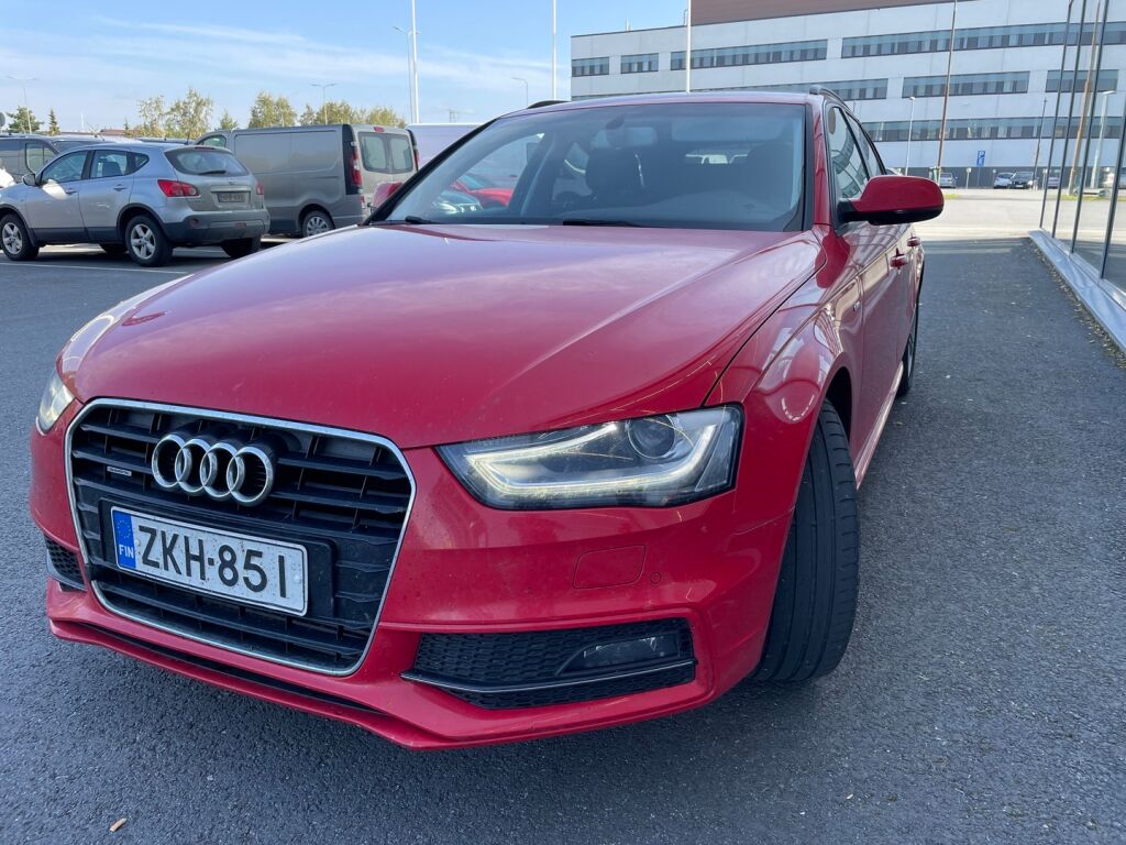 Audi A4 2014 Punainen