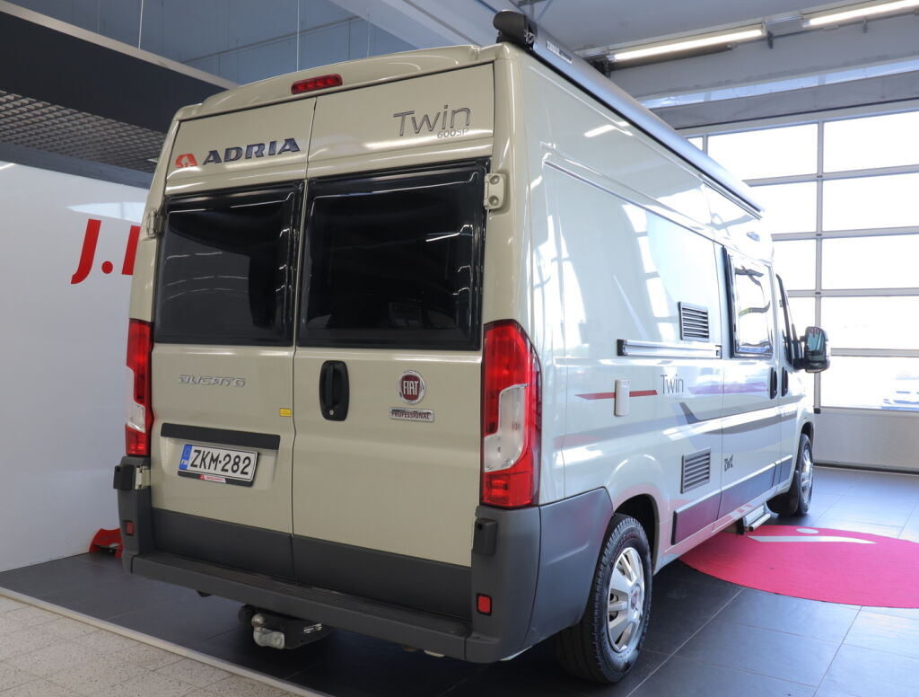 Adria TWIN 600 SP 2015 Ruskea (beige)