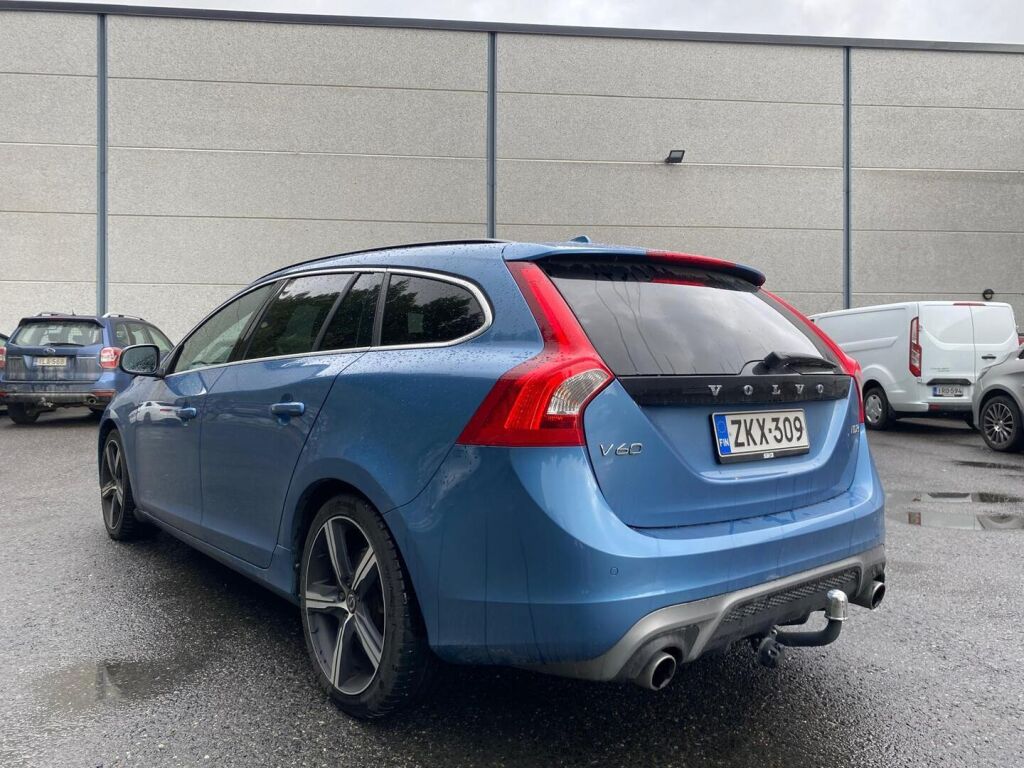 Volvo V60 2017 Sininen