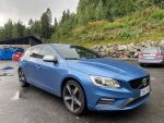 Volvo V60 2017 Sininen