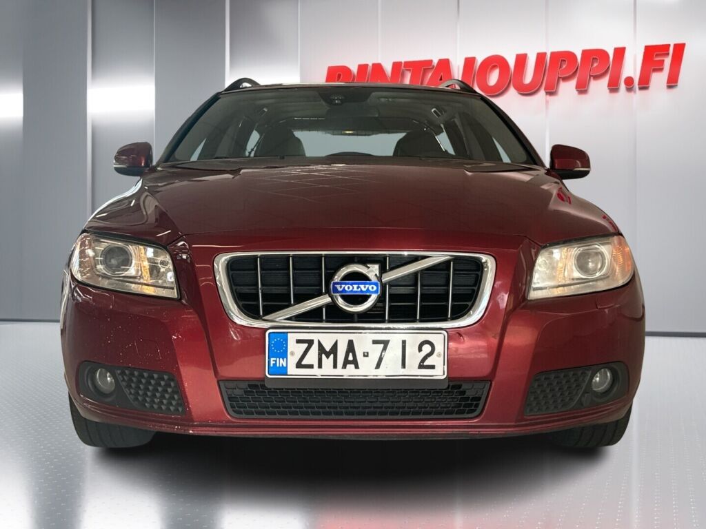 Volvo V70 2013 Punainen