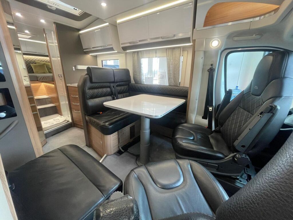 Adria Matrix Plus 670 SL 2020 Valkoinen