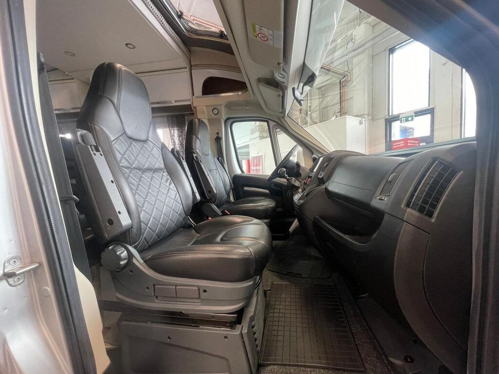 Adria Matrix Plus 670 SL 2020 Valkoinen