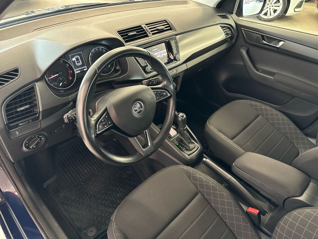 Skoda Fabia 2016 Sininen