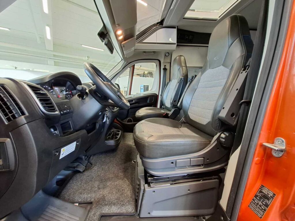 Adria Twin Supreme 640 SLB 2022 Oranssi