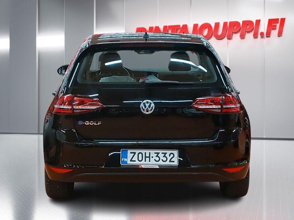 Volkswagen Golf 2016 Musta