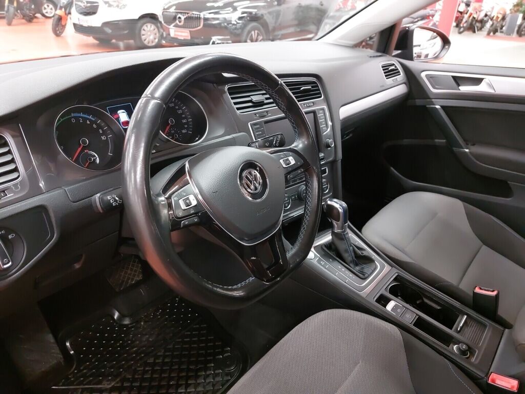 Volkswagen Golf 2016 Musta