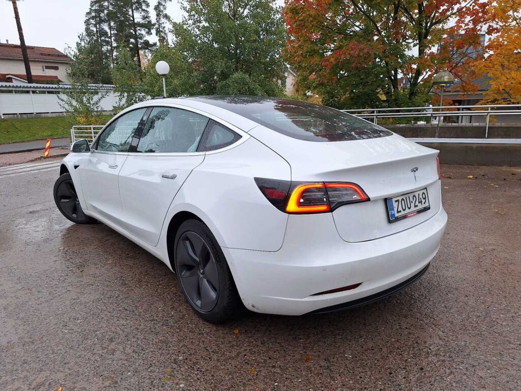 Tesla Model 3 2020 Valkoinen